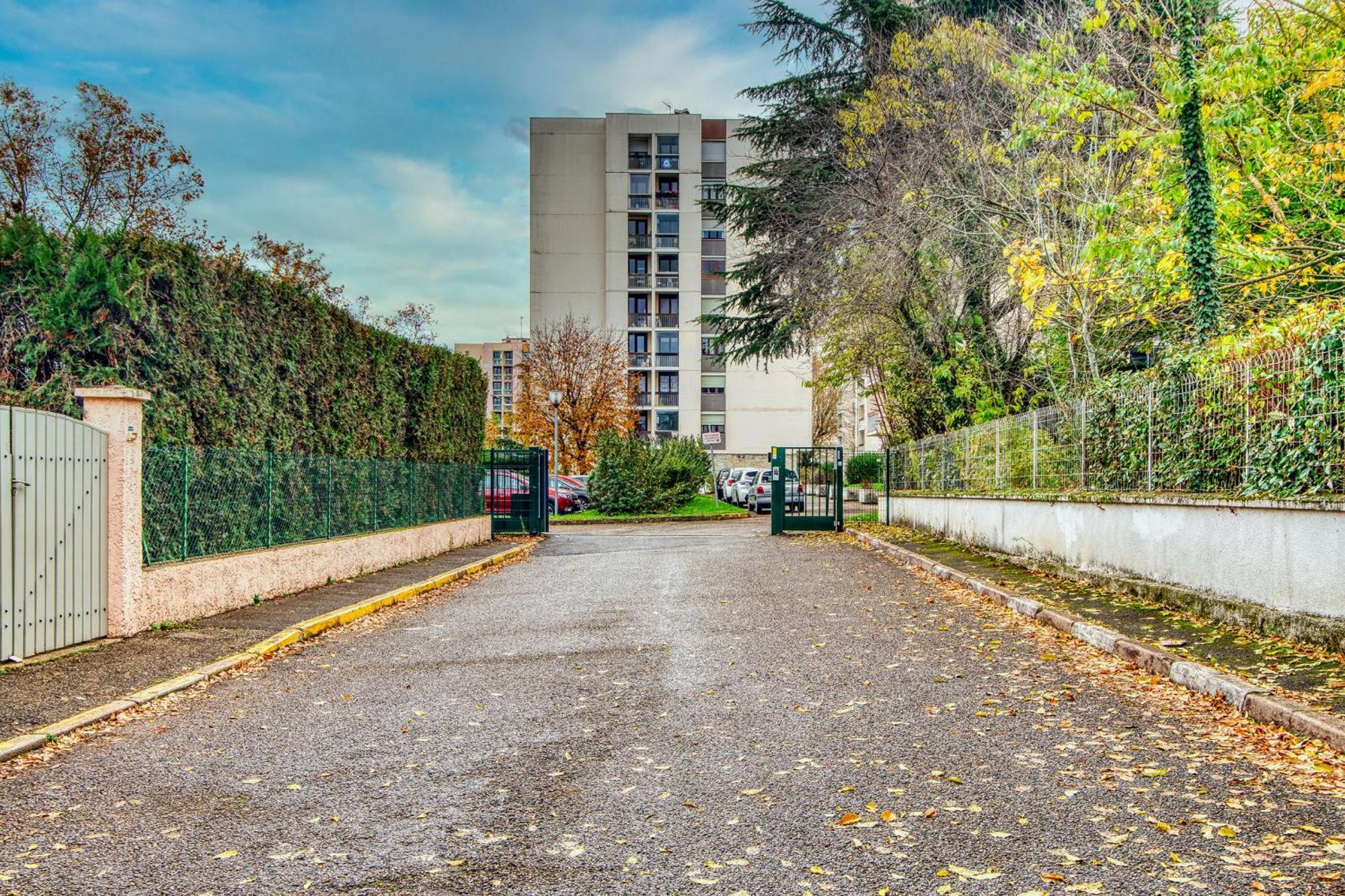 L'Horizon - Beau T2 Proche Hopital Lyon Sud Apartment Saint-Genis-Laval Exterior foto